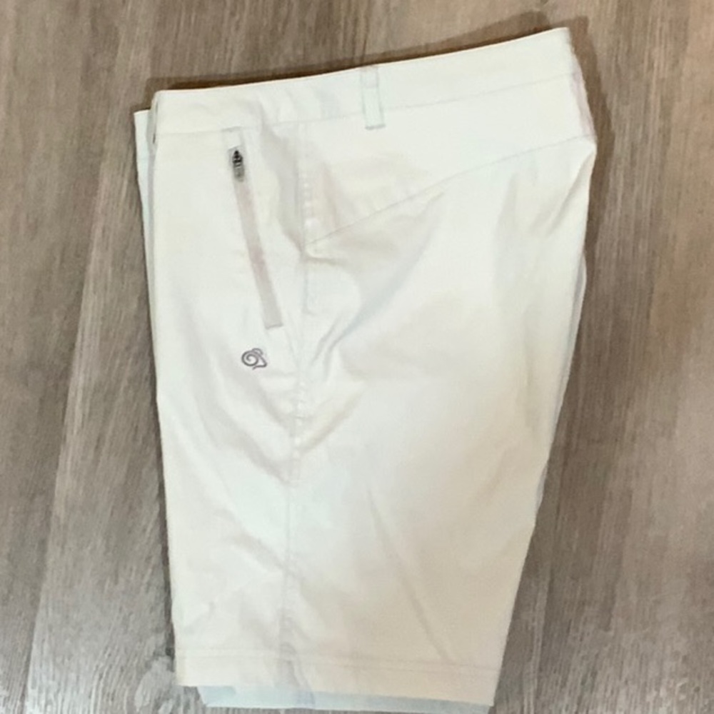 Craghoppers Sz UK12 EU38 US M8 Ladies Shorts -Silver Cloud colour.  Never worn.
